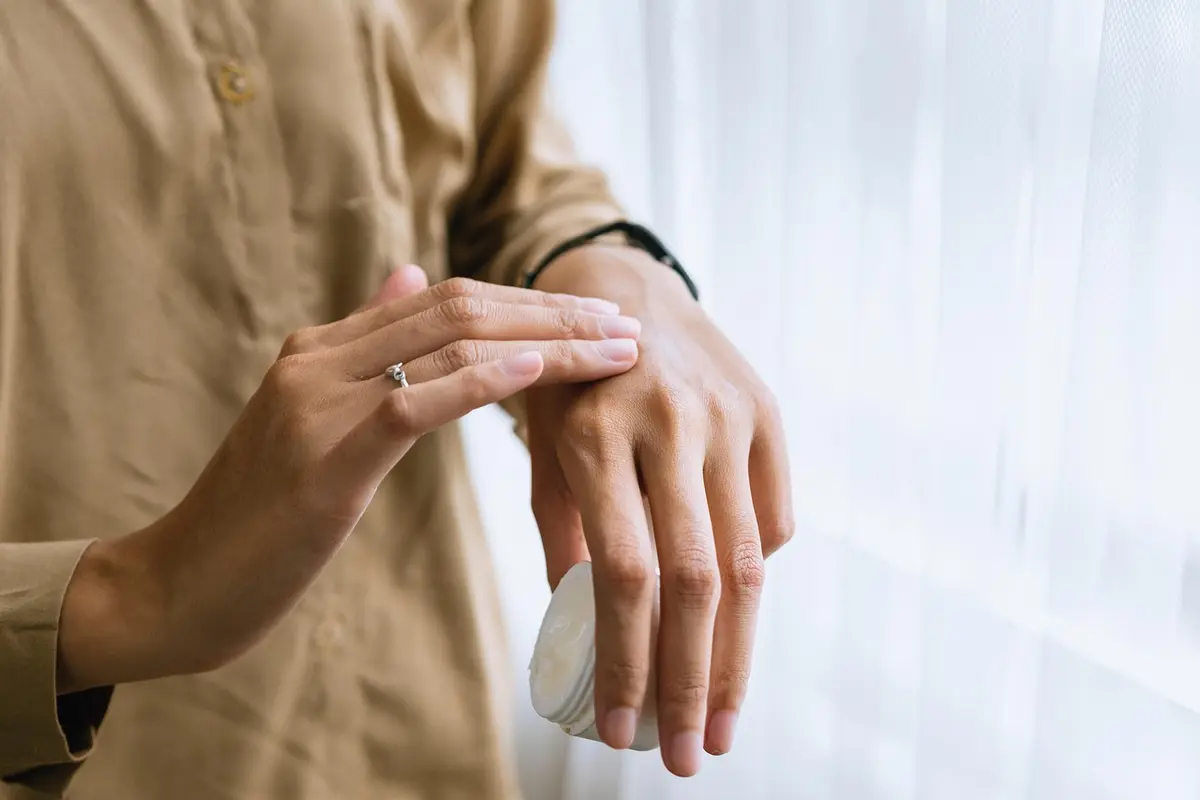 10 melhores cremes para mãos com proteção solar para o dia a dia