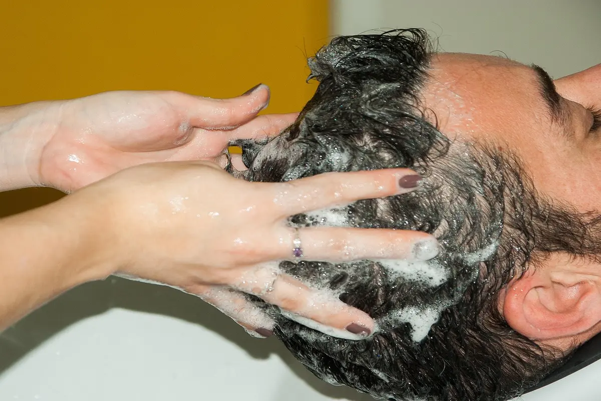 10 melhores sprays texturizadores para cabelo com efeito volume natural