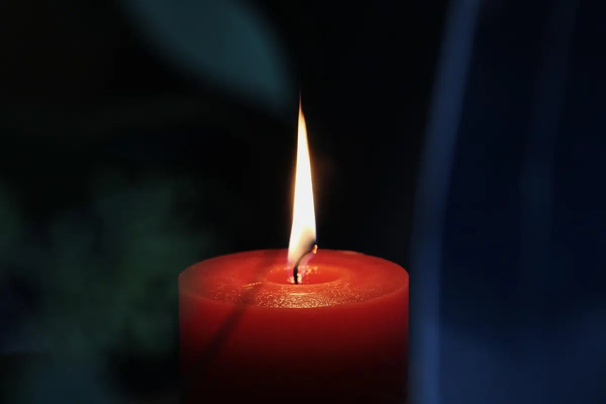 Como criar um ambiente acolhedor em casa usando apenas velas