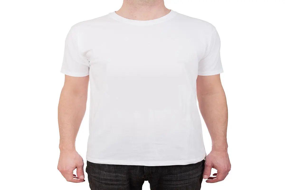 Como transformar uma camiseta simples em um look fashion