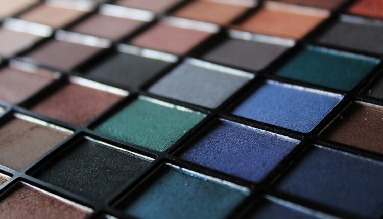 Como fazer a maquiagem durar o dia todo mesmo com calor