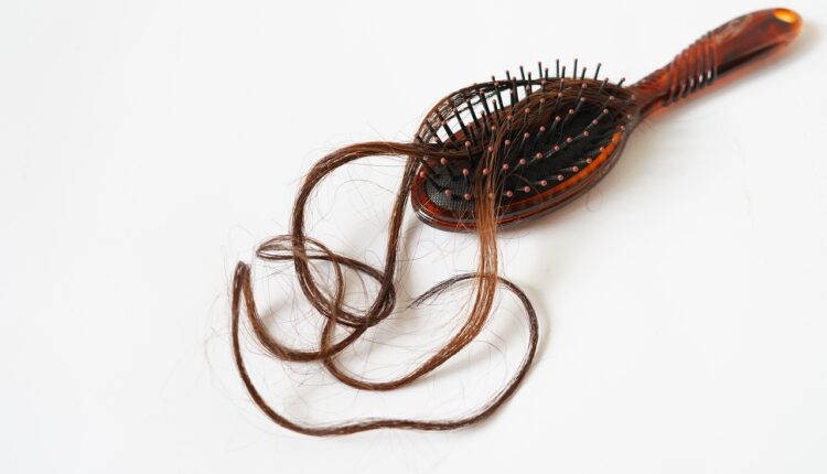 Como fazer seu cabelo crescer mais rápido sem gastar com salão