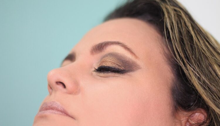 Como fazer seu delineado durar o dia todo