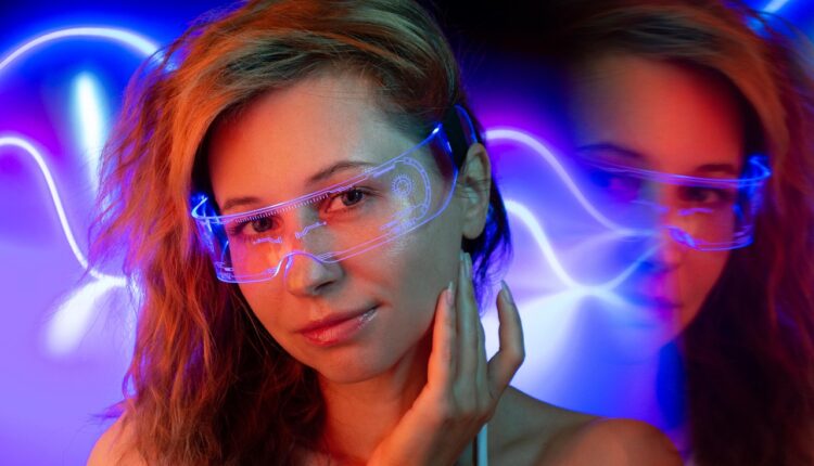 Roupas neon: como usar sem exagerar e arrasar nas cores