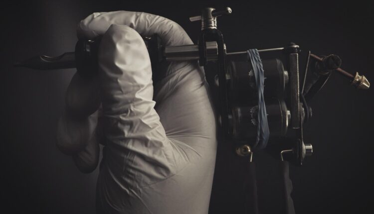 Tatuagem pontilhismo: técnica artística que transforma a pele em arte