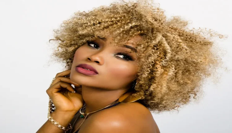 10 melhores cremes para cabelo cacheado que definem sem pesar