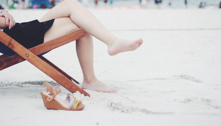 Ideia de fotos na praia: poses criativas para bombar nas redes