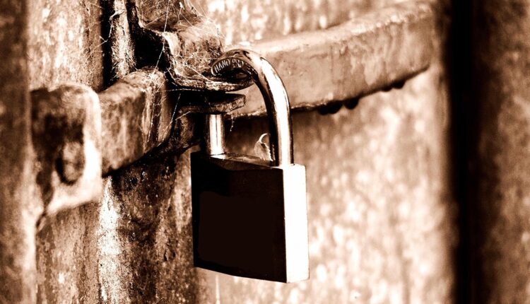 Músicas de sofrência: 15 hits para cantar com o coração partido