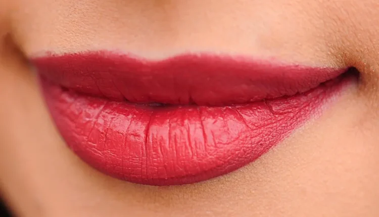 10 melhores esfoliantes labiais para lábios lisos e renovados