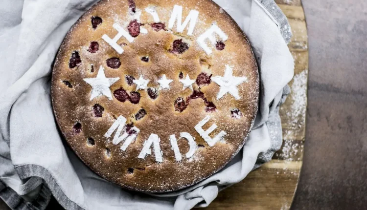 Receita de bolo saudável que não leva farinha nem açúcar