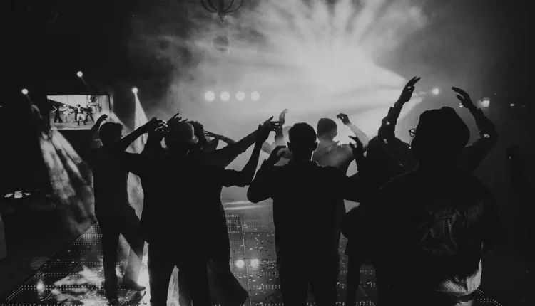 Unha de gel preta: atitude, estilo e muita personalidade